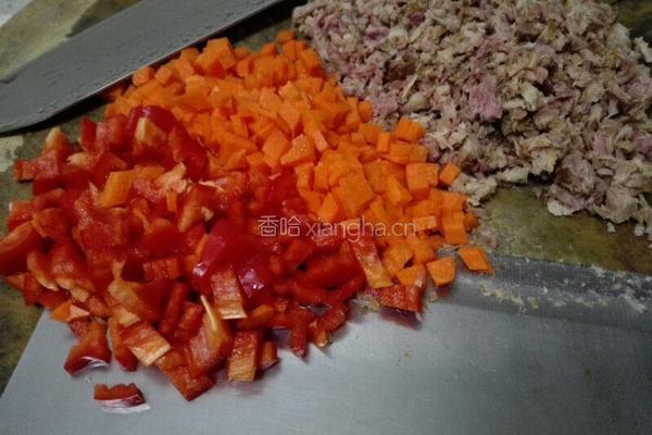 牛扒腊肉外婆菜排骨肉沫焗饭的做法图解6