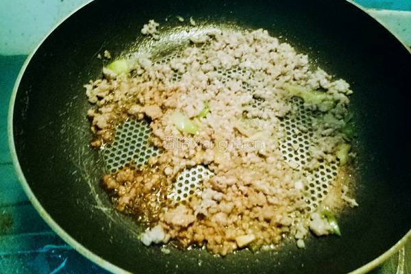荠菜肉沫豆腐羹的做法图解2
