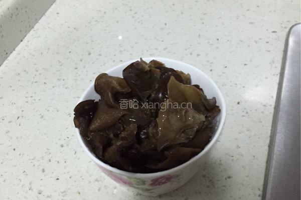 木耳蘑菇炒青蔬的做法图解3