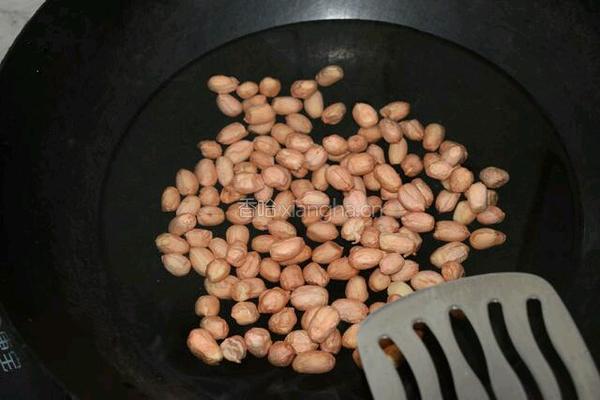 香菇瘦肉酱的做法图解2