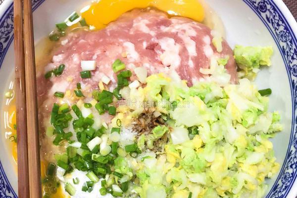 白菜鲜肉馅煎饺的做法图解2