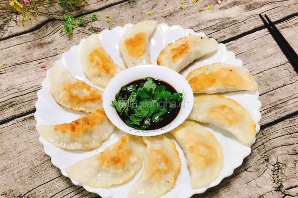 白菜鲜肉馅煎饺的做法图解6