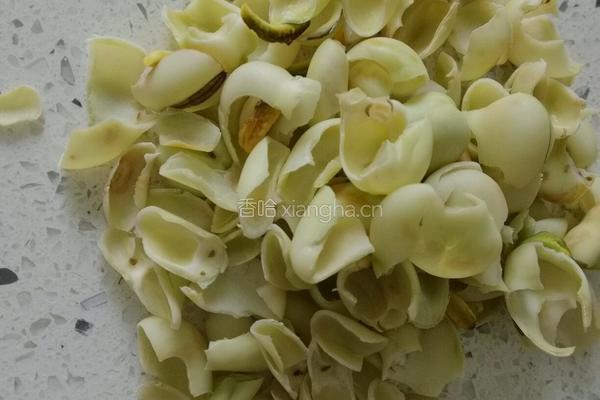 鲜蚕豆小炒肉的做法图解2