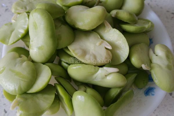鲜蚕豆小炒肉的做法图解4