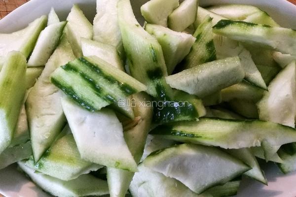 丝瓜炒鸡蛋虾仁的做法图解3