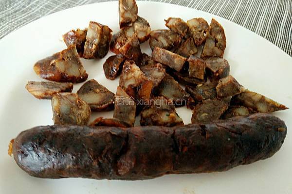 香肠拌豆腐的做法图解2