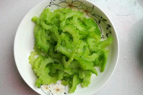 苦瓜炒蛋的做法图解3