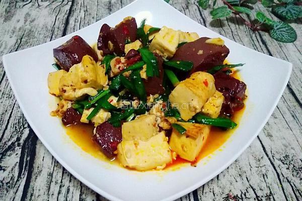 焖豆腐鸭血韭菜的做法图解14