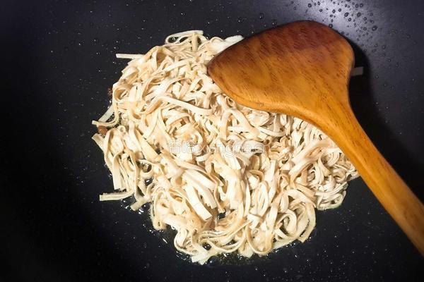 干豆腐炒韭菜的做法图解3