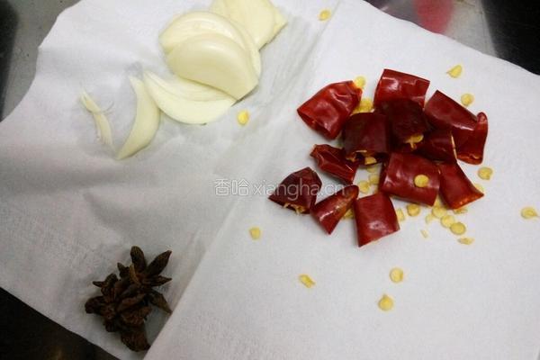 手撕包菜的做法图解2