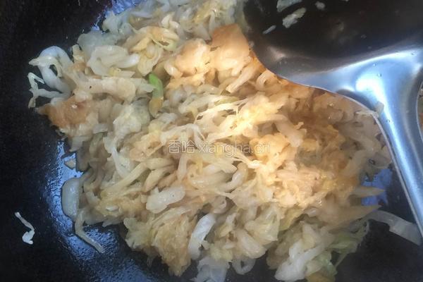 大骨头炖酸菜的做法图解4
