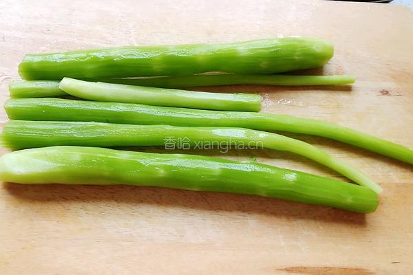 油麦菜苔炒蛋的做法图解1
