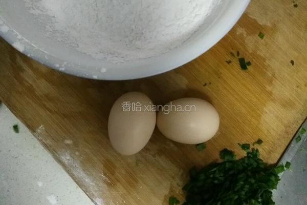 鸡蛋韭菜饼的做法图解1