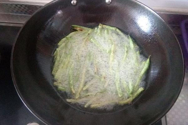 干煸豆角的做法图解2
