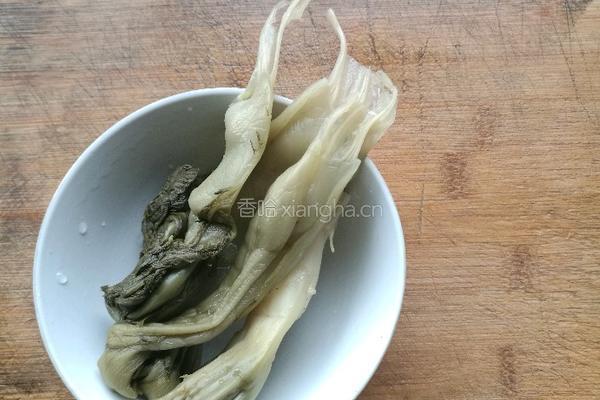 咸菜烧鲫鱼的做法图解4