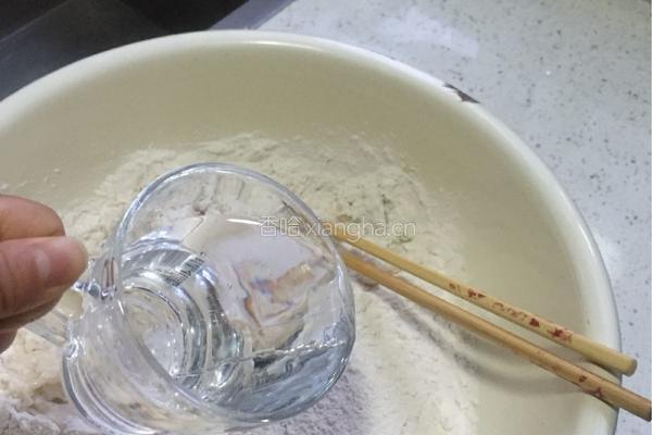 葱油饼的做法图解2