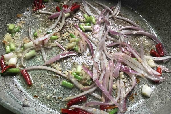 孜然香辣土豆块的做法图解7