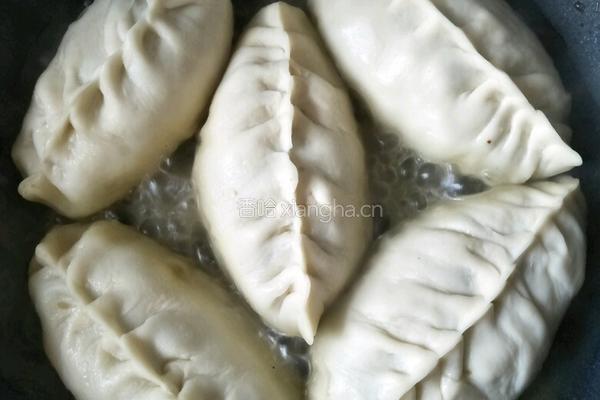 烫面锅贴饺的做法图解5