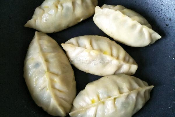 烫面锅贴饺的做法图解7