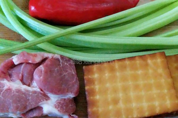 芹菜肉丝炒香干的做法图解1