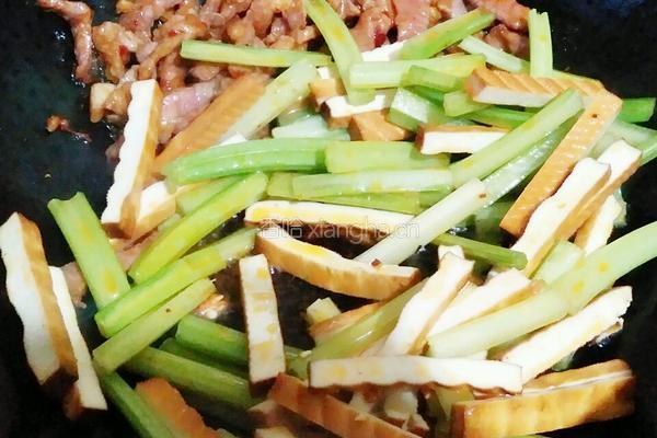 芹菜肉丝炒香干的做法图解8