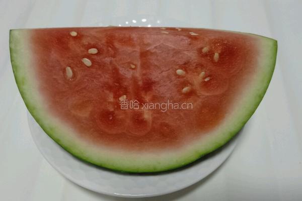 鲜榨西瓜汁的做法图解1