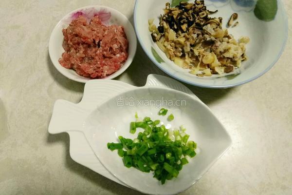 墨鱼干瘦肉粥的做法图解2