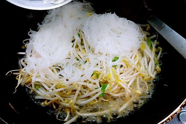 素素（清炒豆芽粉丝）的做法图解7