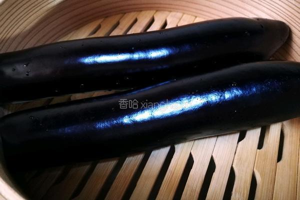 「Cathy边吃边营养」蒜茄子少盐版的做法图解1