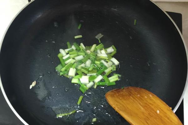 肉末炒杂蔬的做法图解2