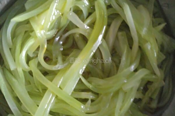 炝椒油莴笋丝的做法图解7
