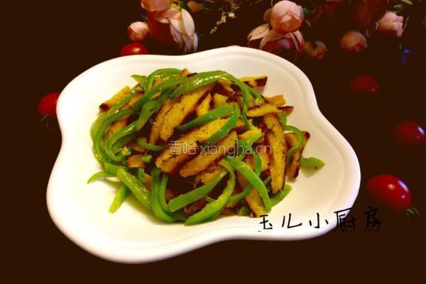 青椒炒玉米饼的做法图解6