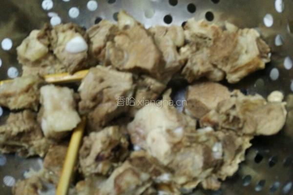 干锅排骨的做法图解1