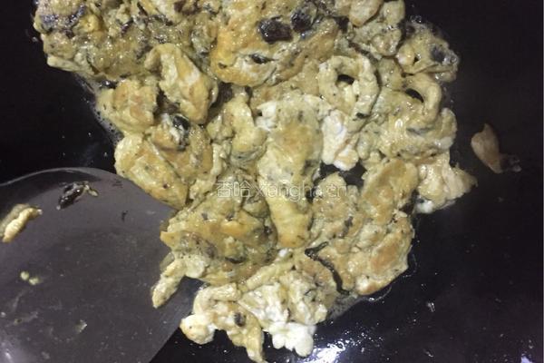 鸡蛋香炒蚕豆的做法图解3