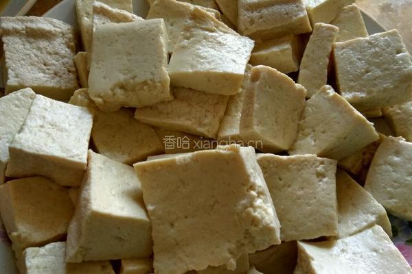 煎豆腐炒木耳白菜的做法图解1