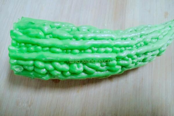 刮脂减肥苦瓜汁的做法图解2