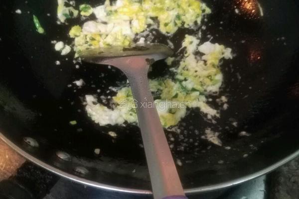 葱花鸡蛋炒饭的做法图解3