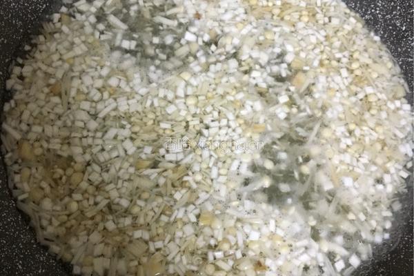 菇菇黄金蛋炒饭的做法图解2