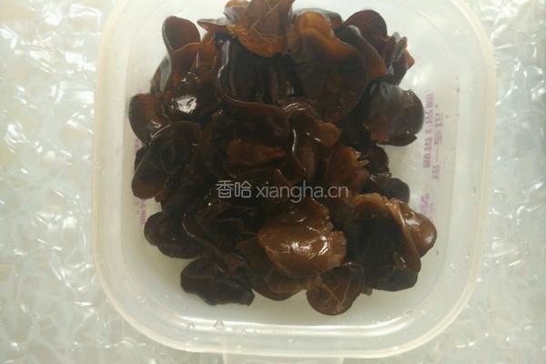 鱼网黑妞凉拌菜（土豆片凉拌木耳）的做法图解2