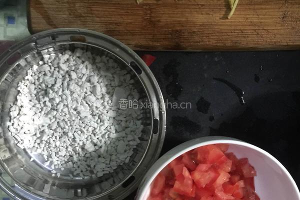 西红柿苦瓜瘦肉羹的做法图解1