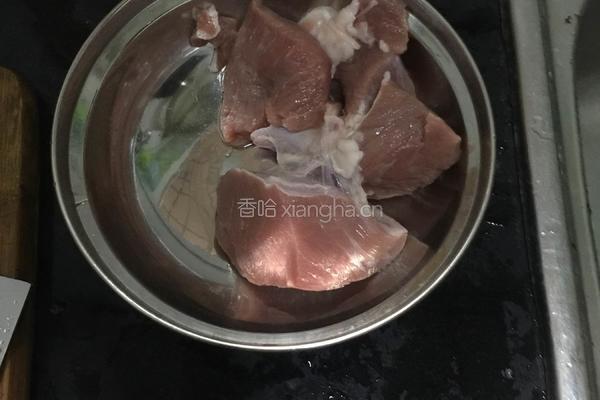 西红柿苦瓜瘦肉羹的做法图解3