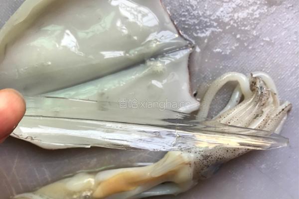 西蓝花炒鱿鱼的做法图解4