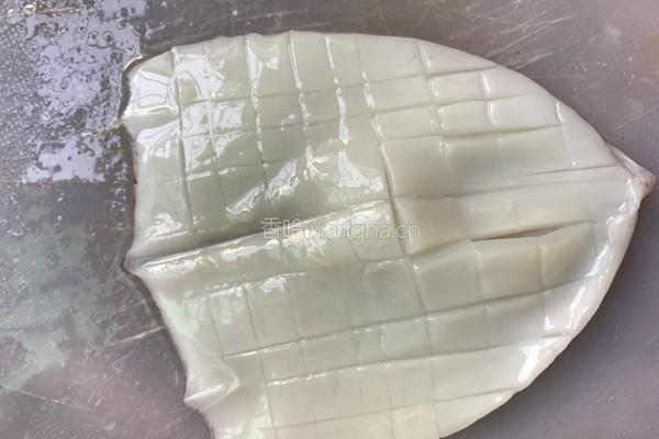 西蓝花炒鱿鱼的做法图解9