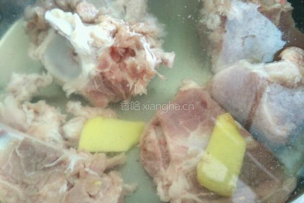 茯苓茨实山药莲子脊骨汤的做法图解6
