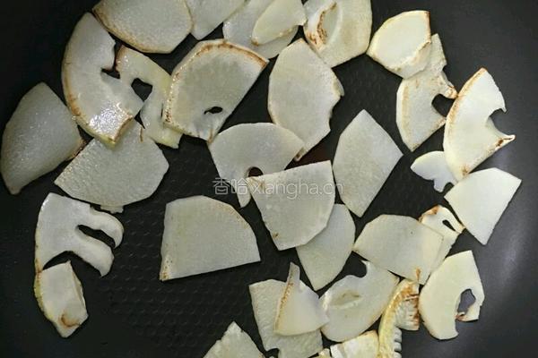 黄豆笋干的做法图解1