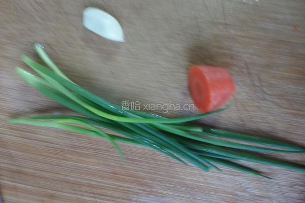 皮蛋拌豆腐的做法图解1