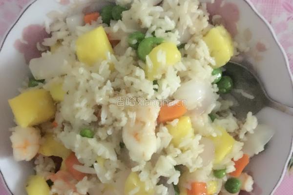 海鲜菠萝炒饭的做法图解3