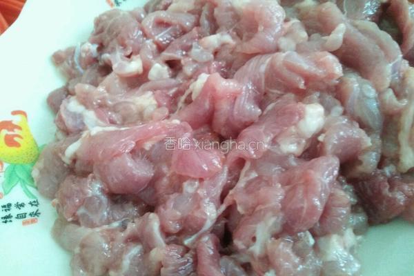 香菇炒瘦肉的做法图解1