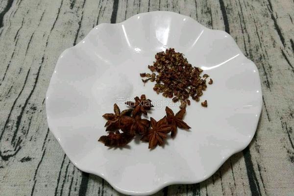 煮五香花生米的做法图解2