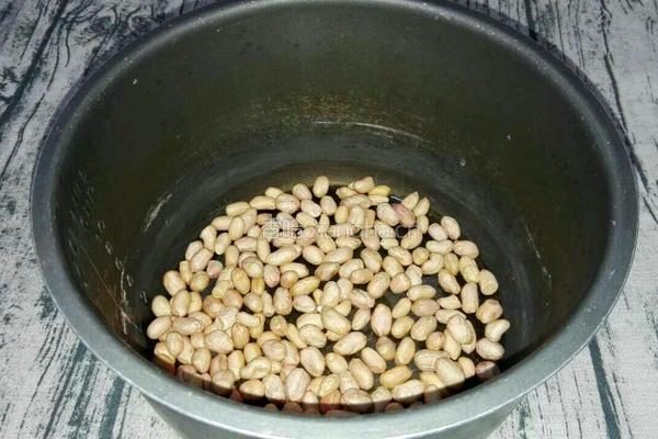煮五香花生米的做法图解3
